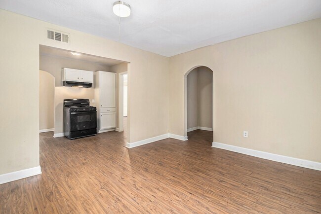 Building Photo - 5235 Kingsbury St