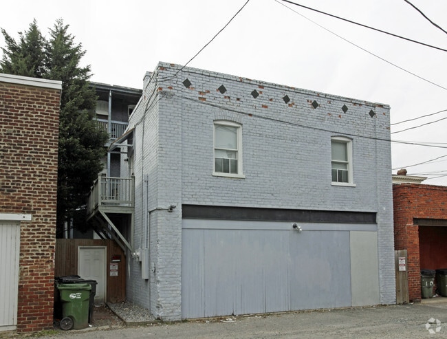 12 E Main St