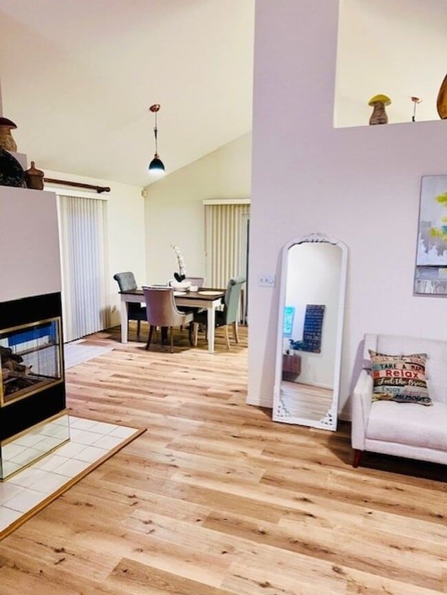 Photo - 1919 Cloverdale Way