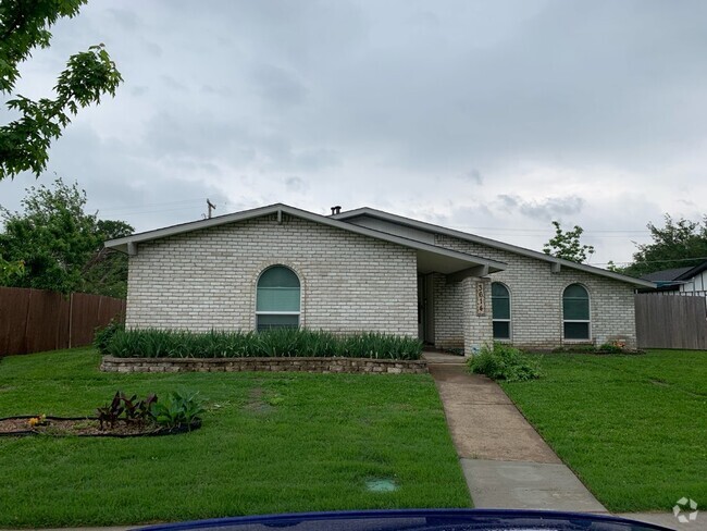 Building Photo - 3614 Pinoak Dr Rental