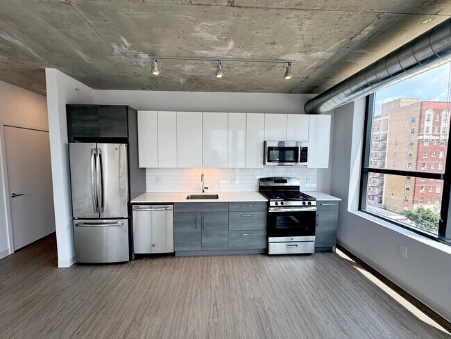 Photo - 4539 N Sheridan Rd
