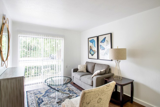 Sala de estar - Forest Dale Apartments