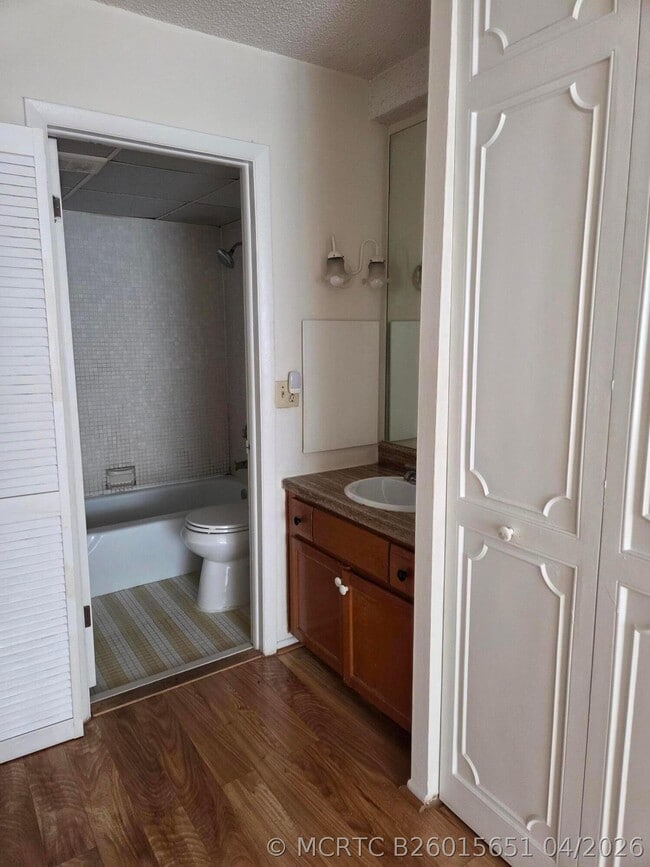 3720 Inverrary Dr Unit 2b
