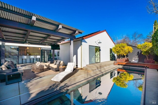 Photo - 1811 Hillview Pl