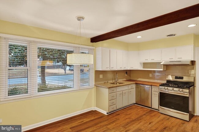 Photo - 5219 Montgomery St