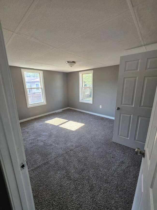 Photo - LIMITED TIME**NO APPLICATION FEE**1/2 OFF ...