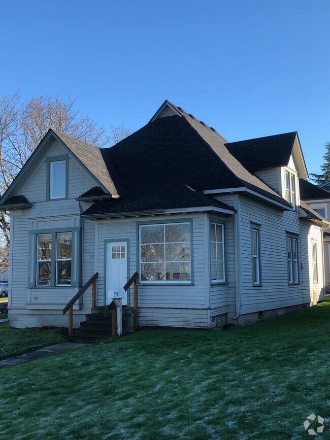 Building Photo - Great 6 bdrm/2 bath close to WWU and downtown Rental