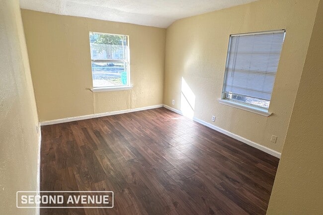 Photo - 3109 Bond St