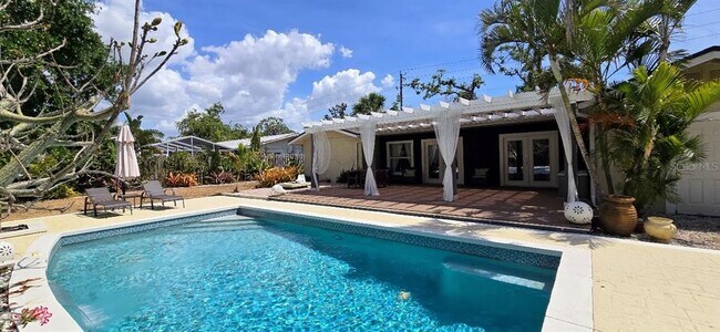 Photo - 2115 Alvarado Ln