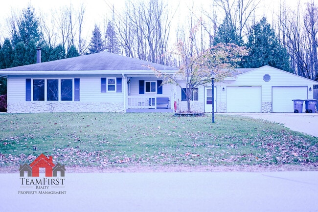 Building Photo - 1119 Riverside Dr Rental