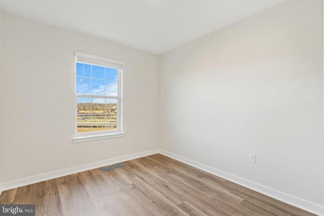 Photo - 7428 Fern Gully Way