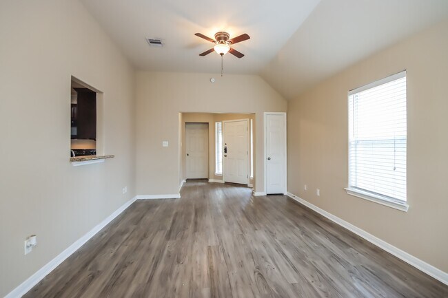 Photo - 308 Broken Pine Ct