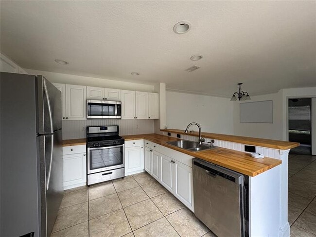 Photo - 1733 Pointe W Wy