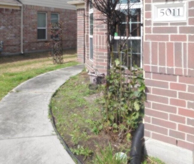 Photo - 5011 Forest Hurst Glen