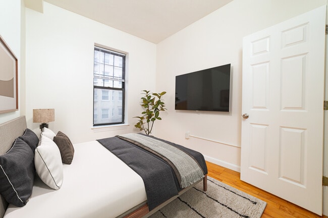 15-25 Hemenway St