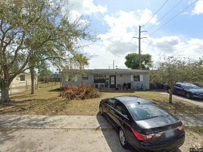 Building Photo - 10540 SW 149th St Rental