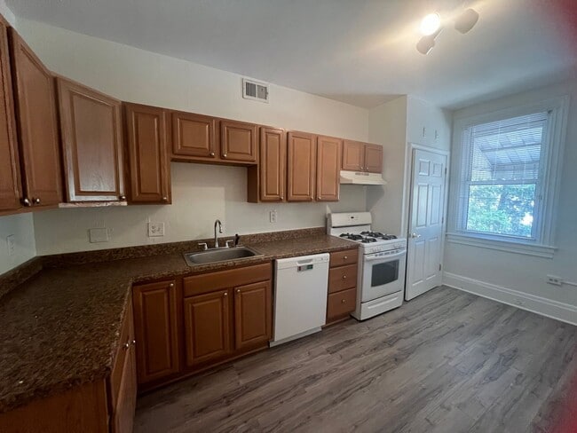 Building Photo - 4BED/3BATH In Southside -SPECIAL: 1st MONT... Rental
