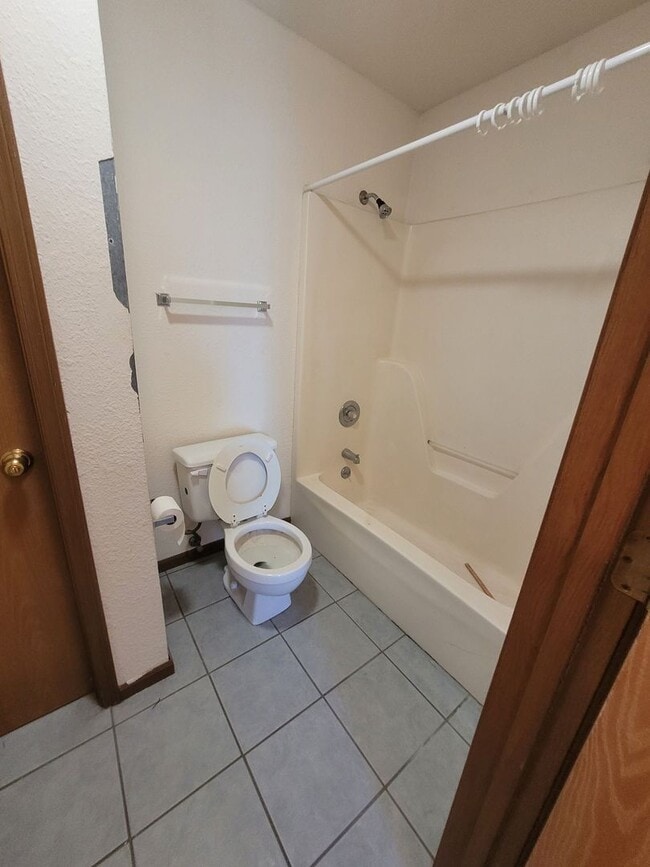 Photo - 2304-2306 Monmouth Ct Unidad 2304