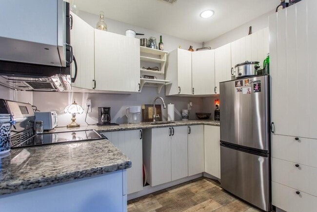 Photo - 737 Cherokee Ave SE Unidad Carriage House