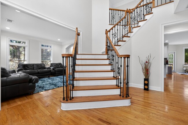 Photo - 410 Fox Chase Cir