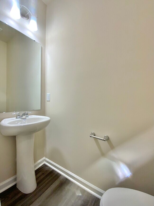 Photo - 836 Falls Grove Trl