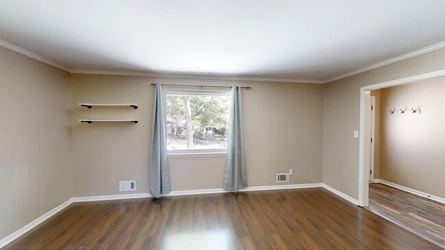 Photo - 321 Oak Lake Dr