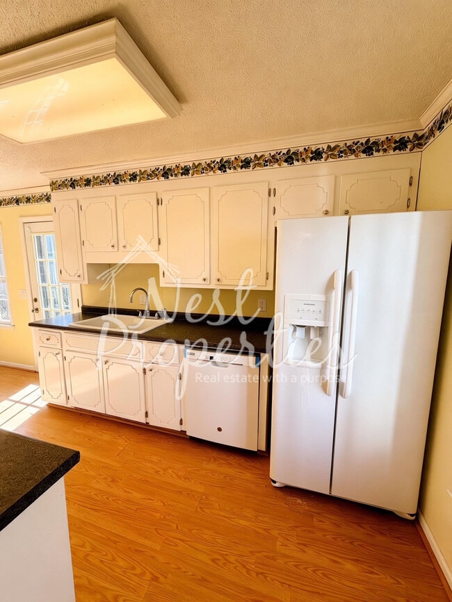 Photo - 325 Southampton Dr