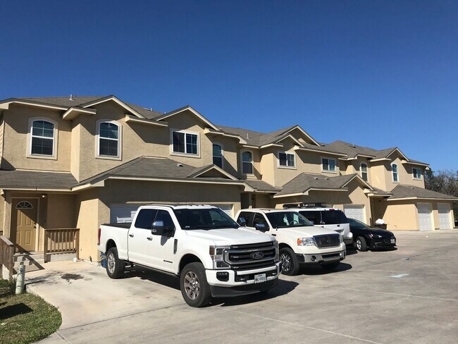 Building Photo - Town home for rent