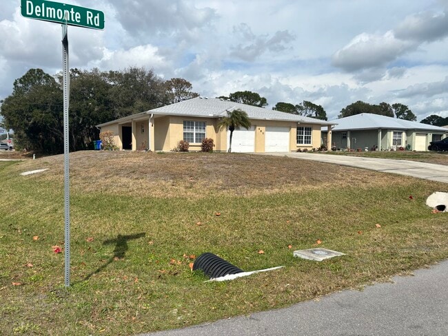 Building Photo - 492 Del Monte Rd Unit B