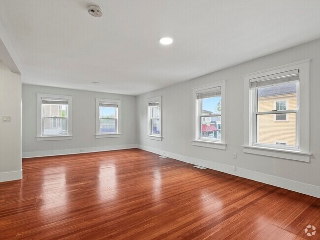 Building Photo - 17 Bradford St Unit 1 Rental