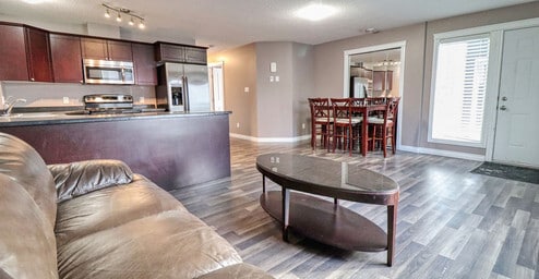 Photo - 5014 50 St