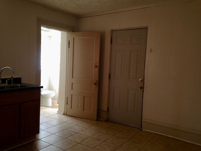 Photo - *** Apartments in South Oakland * Pet Friendly * Spacious & Renovated * Walk to Pitt * Available ... Unit 1
