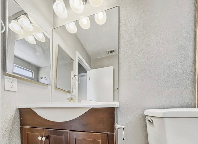 Building Photo - 5228 French Lavender St