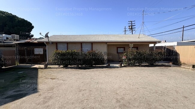 Building Photo - Studio apartment near Central Park at Mill Creek and many businesses.