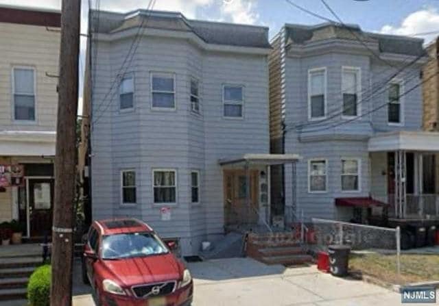 Building Photo - 123 Oak St Unit APT2
