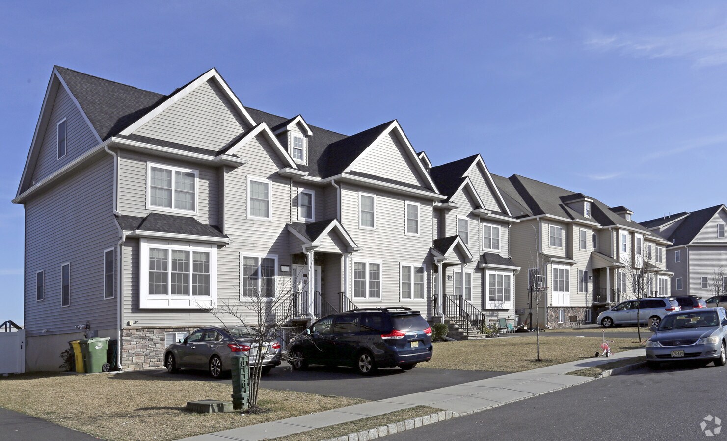 Cedarwood Hills - Cedarwood Hills Townhomes
