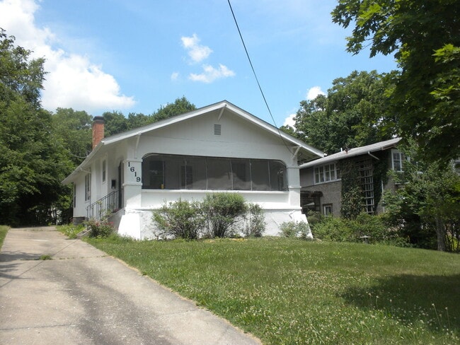 Building Photo - 2 bed/1 bath house walking distance to Cam...