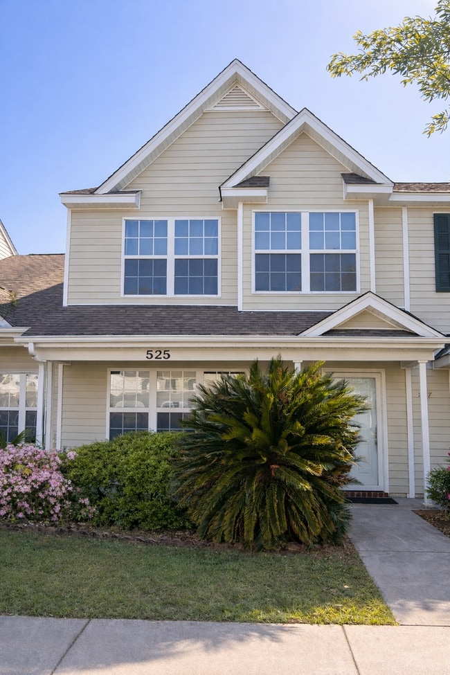 Building Photo - Townhouse Available in Azalea Square