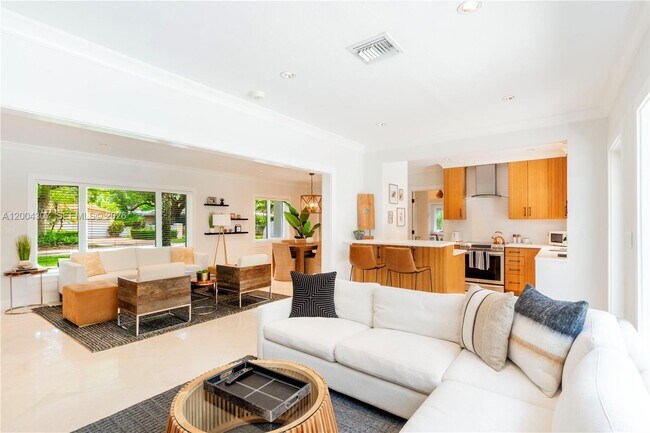 Photo - 1029 Mariposa Ave