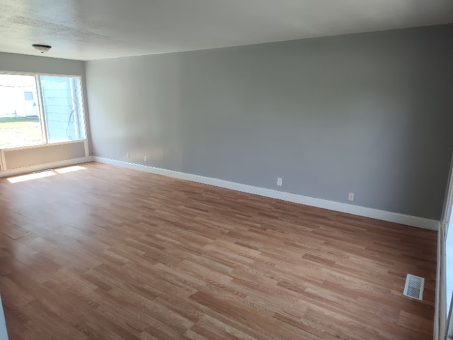 Building Photo - 14 N Ritchie Ave Rental