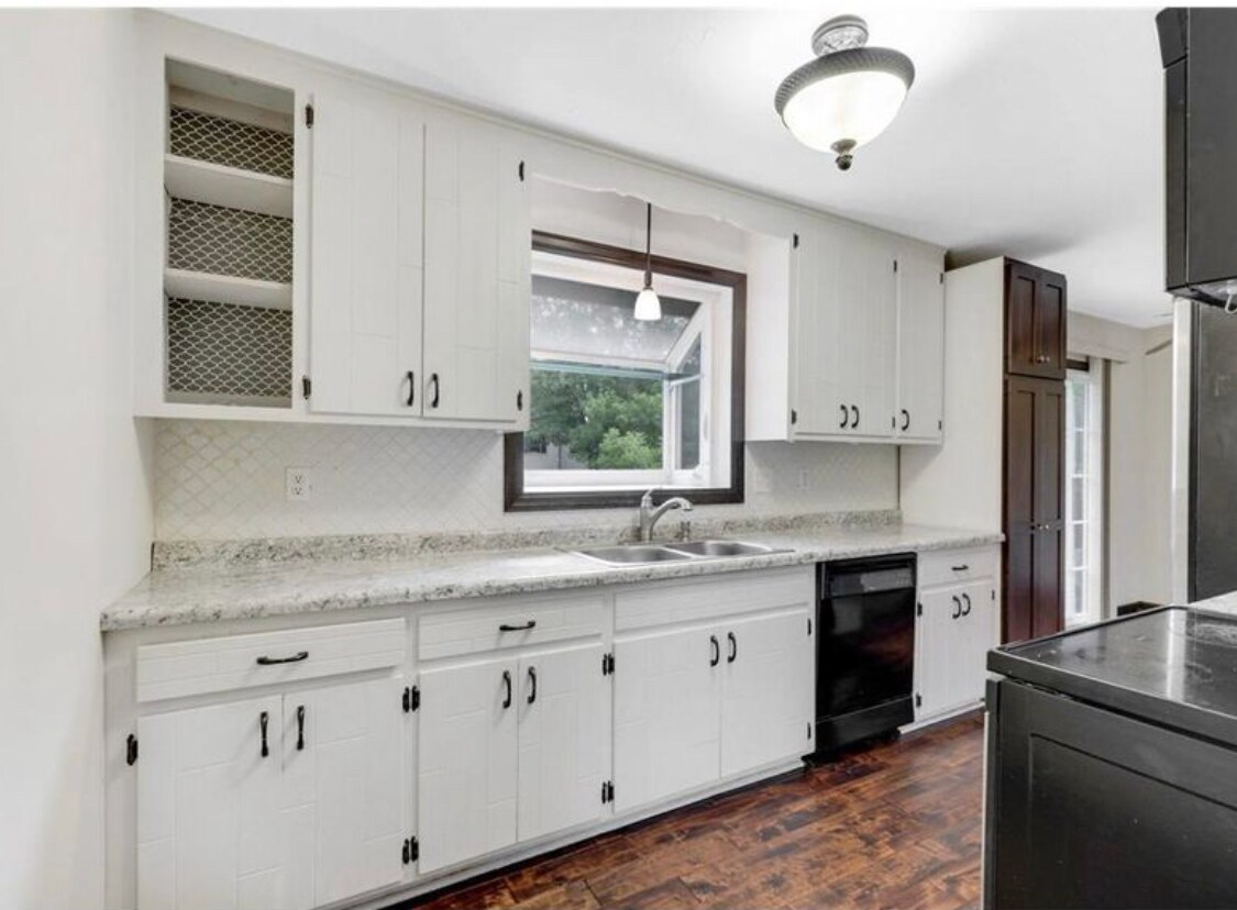 Photo - 5310 Summer St SE