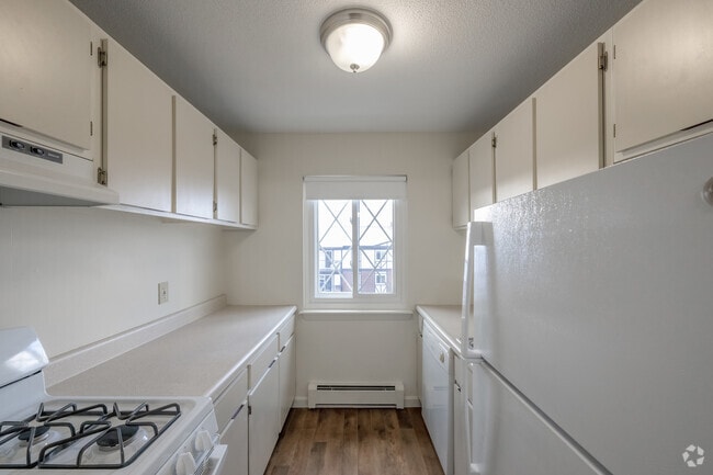 1 BR, 1 BA - 850 SF