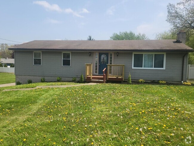 Building Photo - 3 Bedroom 2 Bathroom House
