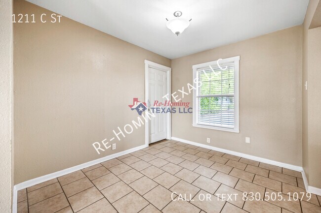 Photo - 1211 C St
