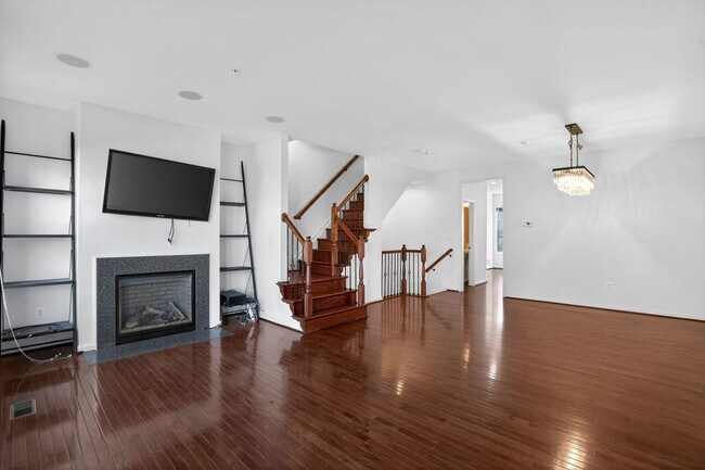 Photo - 610 Sprintsail Way