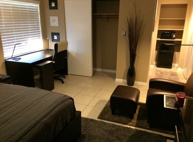 Photo - 201 Desoto St