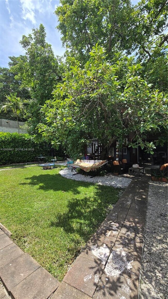 Photo - 2000 SW 25th St
