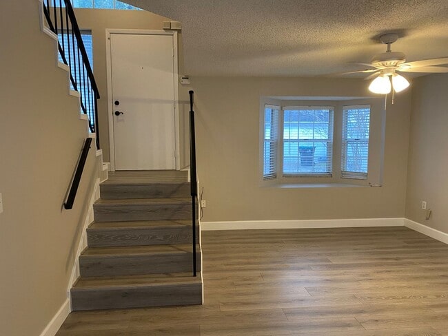 Photo - MOVE-IN SPECIAL-WONDERFUL 3/2.5 Home with 1 car garage-UCF Area