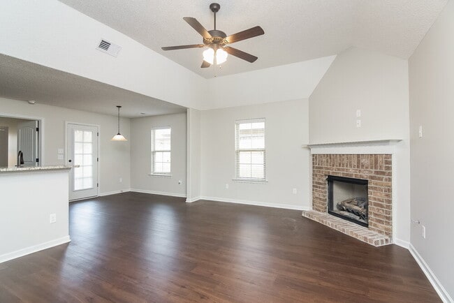 Photo - 9426 Darren Cir S