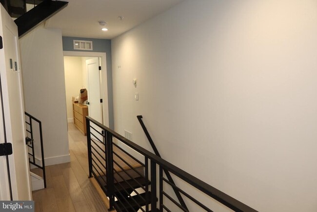 Photo - 166 W Laurel St
